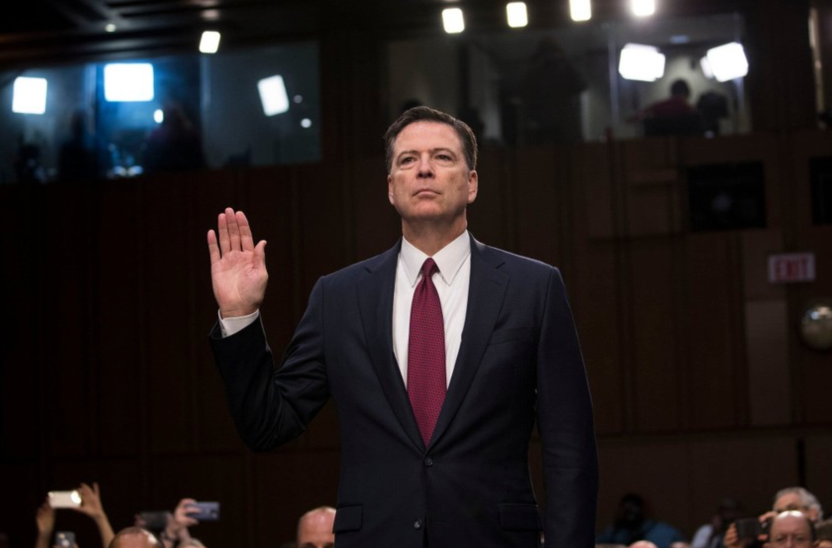 Cựu giám đốc FBI James Comey bị truy tố