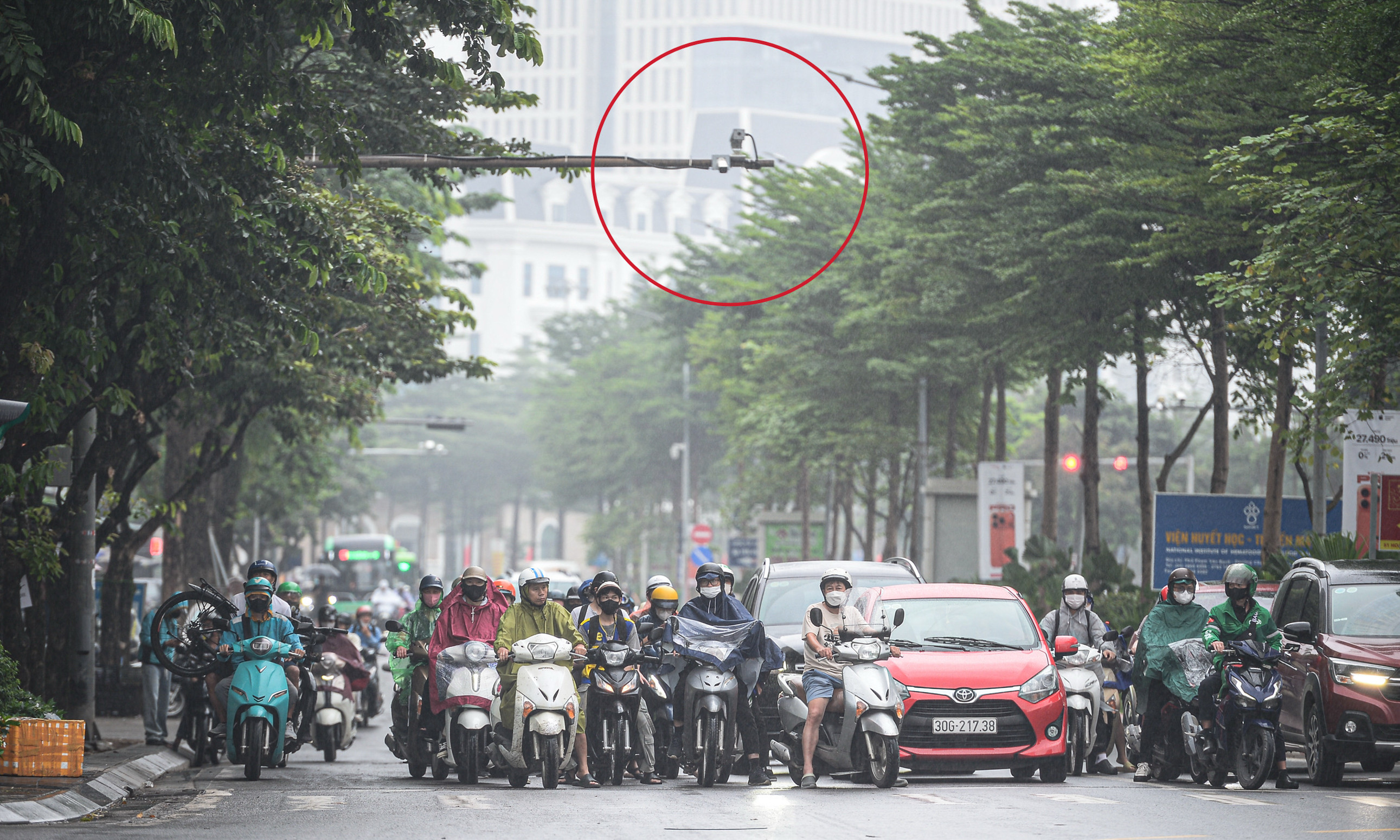 Hình ảnh giao thông khác lạ trên tuyến đường có camera AI giám sát