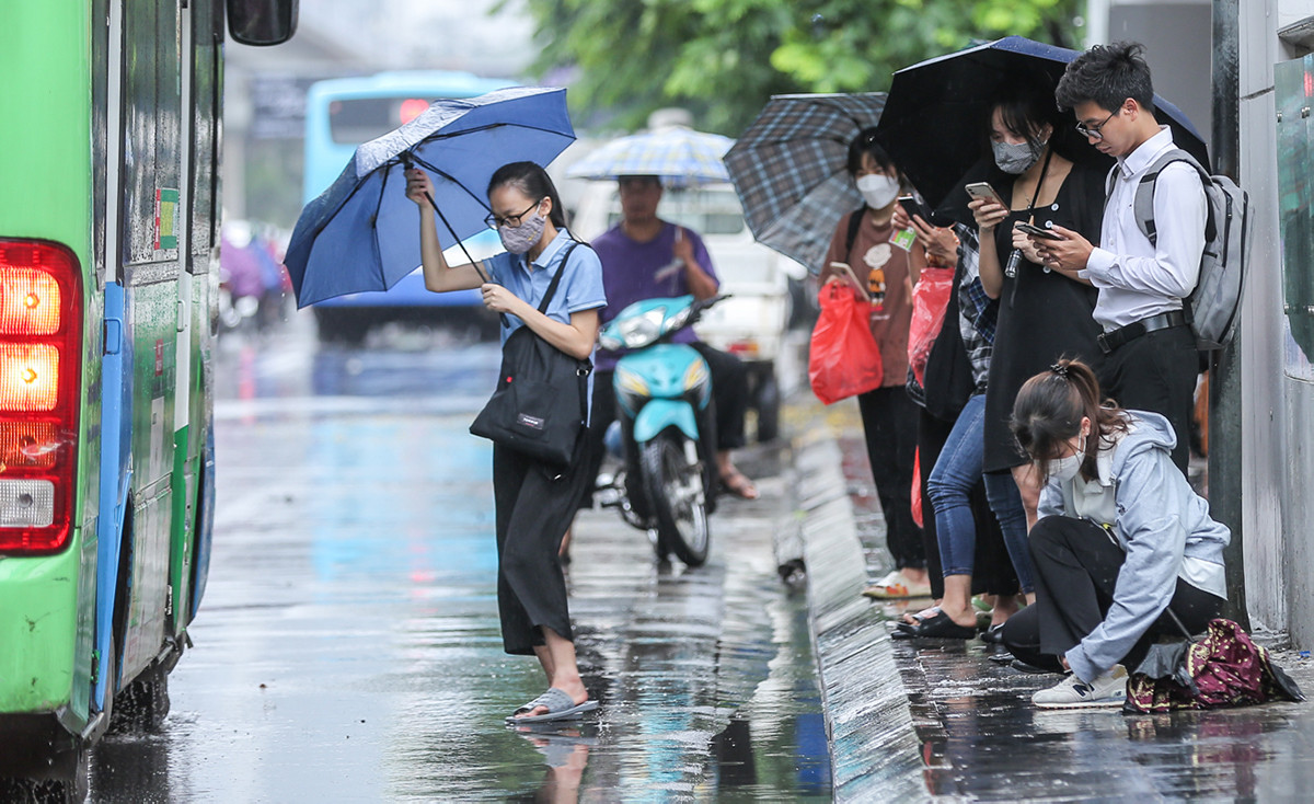 Thời tiết 27/9: Bão số 10 Bualoi mạnh lên trên Biển Đông, Nghệ An-Đà Nẵng mưa to