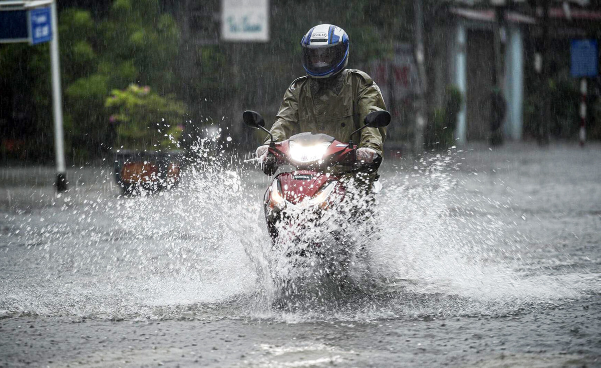 Dự báo thời tiết 28/9: Mưa xối xả trút xuống Bắc và Trung Bộ, nguy cơ ngập tứ bề