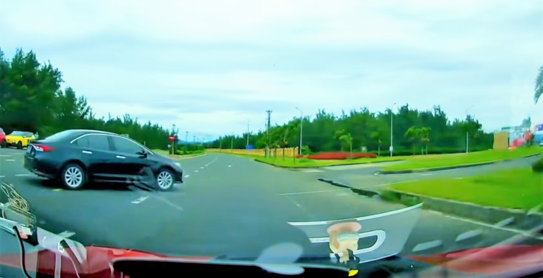 Xác minh clip xe biển xanh đi ngược chiều, sang đường ẩu ở Đắk Lắk