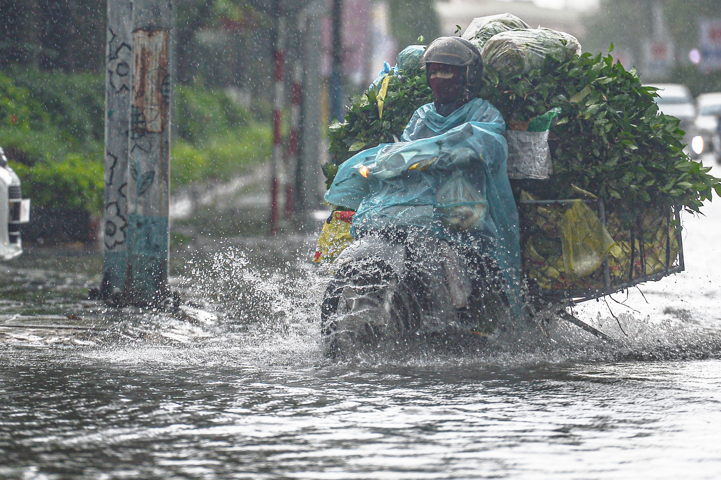 Nghệ An mưa lớn, nhiều tuyến đường ngập cục bộ trước bão số 10