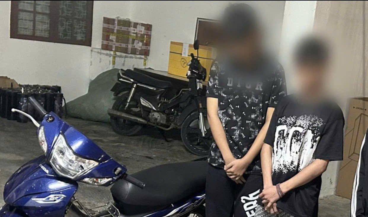 Bắt nhóm đạo chích lợi dụng mưa bão đột nhập nhà hàng trộm két sắt