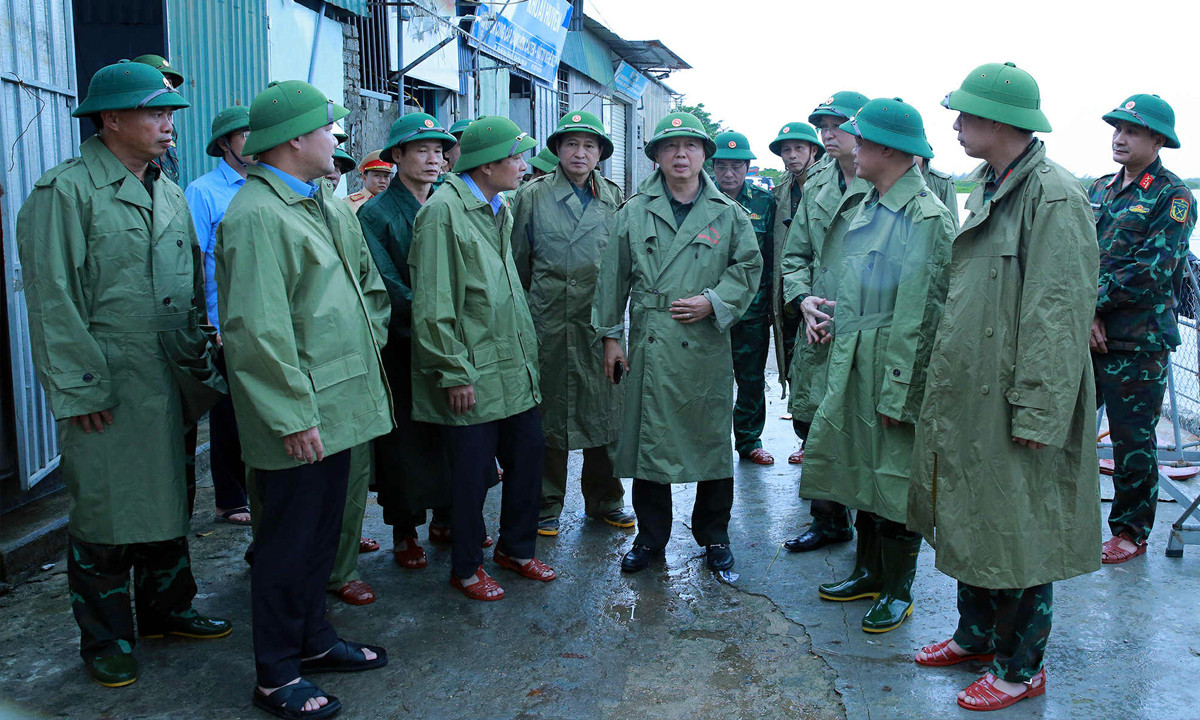 Phó Thủ tướng Trần Hồng Hà kiểm tra công tác ứng phó bão tại Nghệ An, Hà Tĩnh