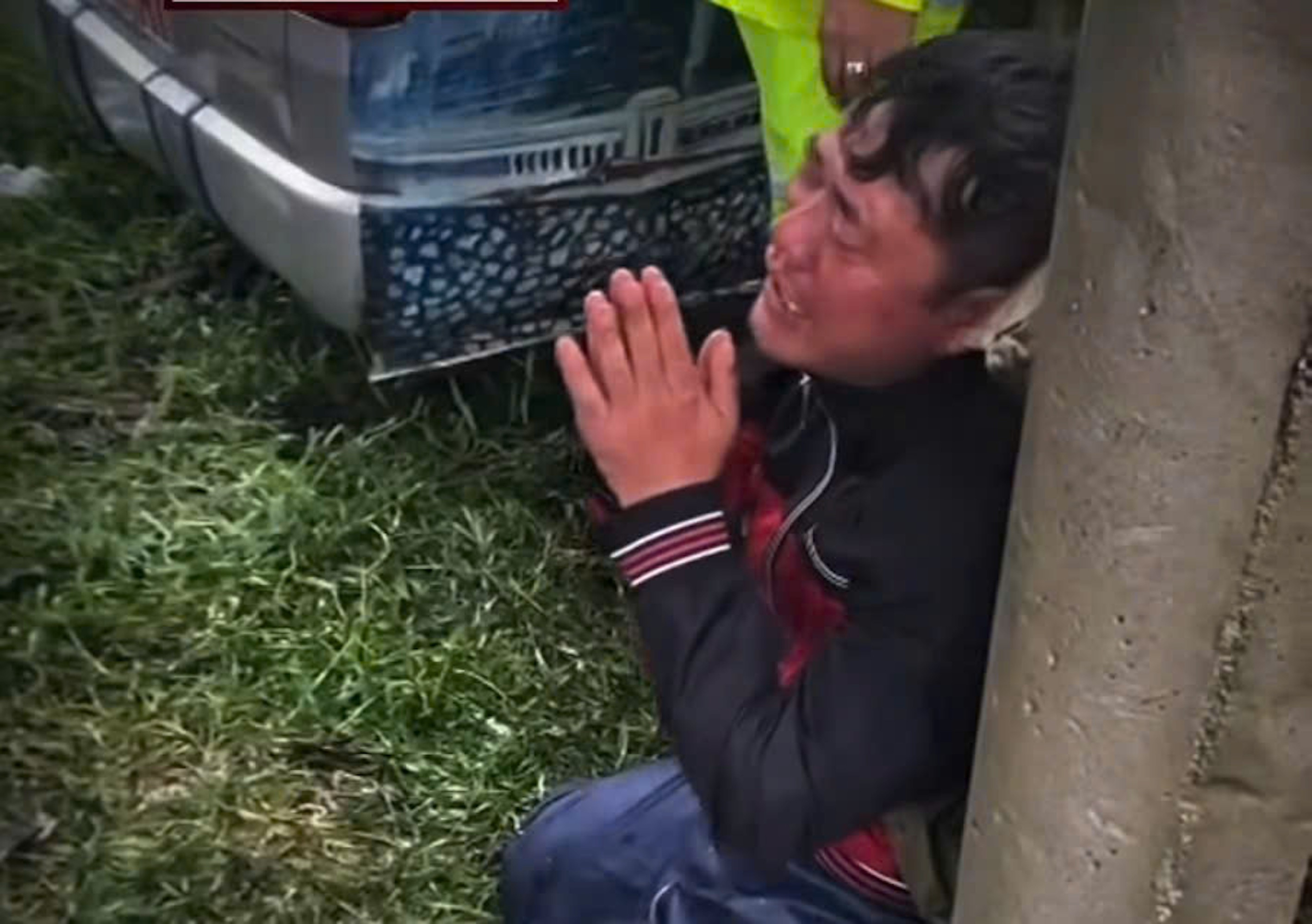 Chồng thẫn thờ kể khoảnh khắc vợ bị lũ cuốn khi ra bến xe về quê 