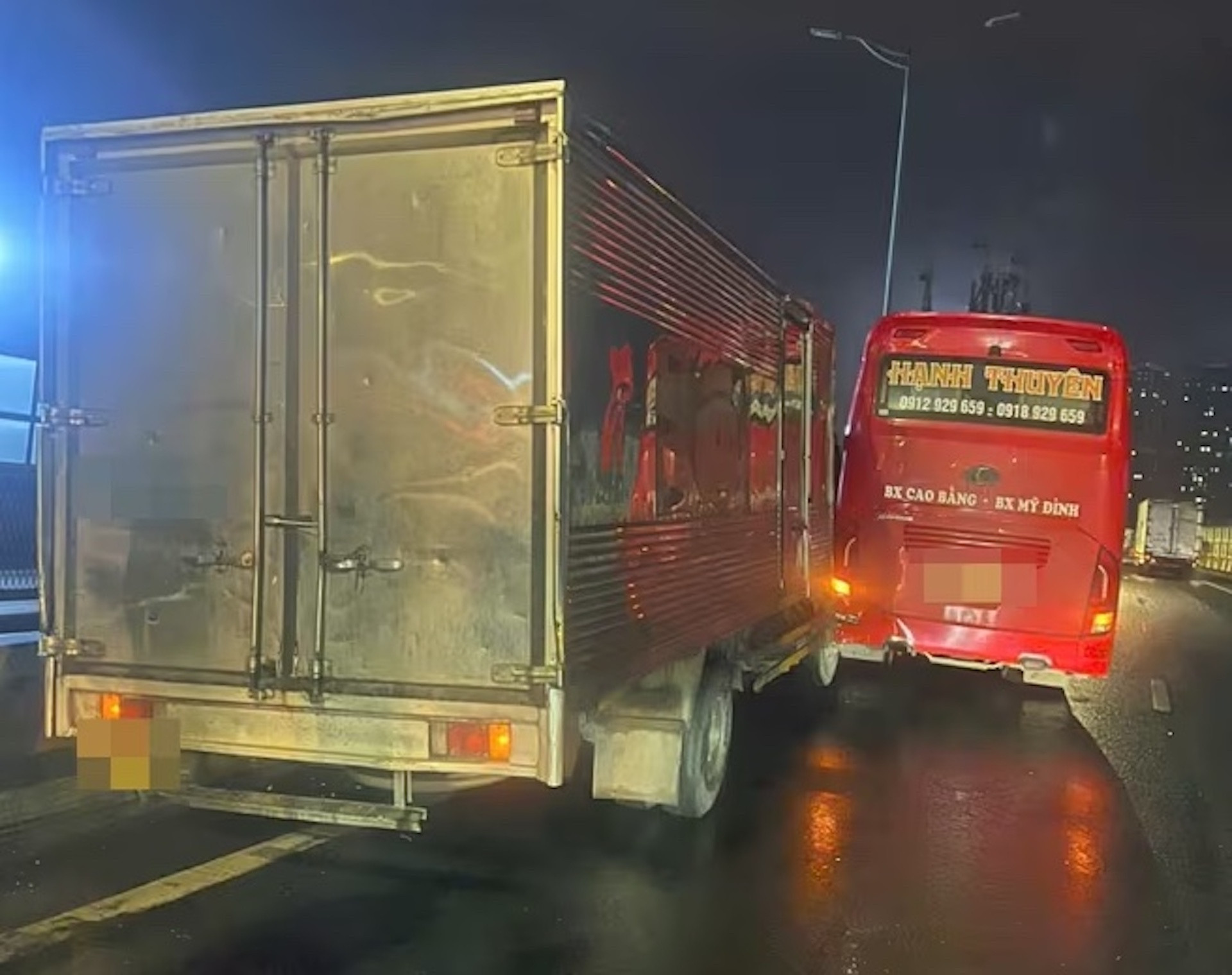 Nguyên nhân tài xế xe khách chèn ép, tạt đầu xe tải ở Vành đai 3 trên cao Hà Nội