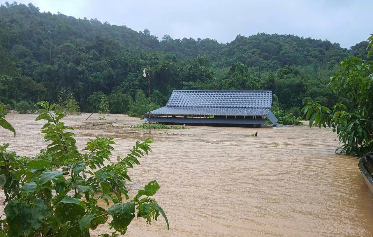 24 người chết và mất tích, 8 người mất liên lạc do bão Bualoi và mưa lũ 