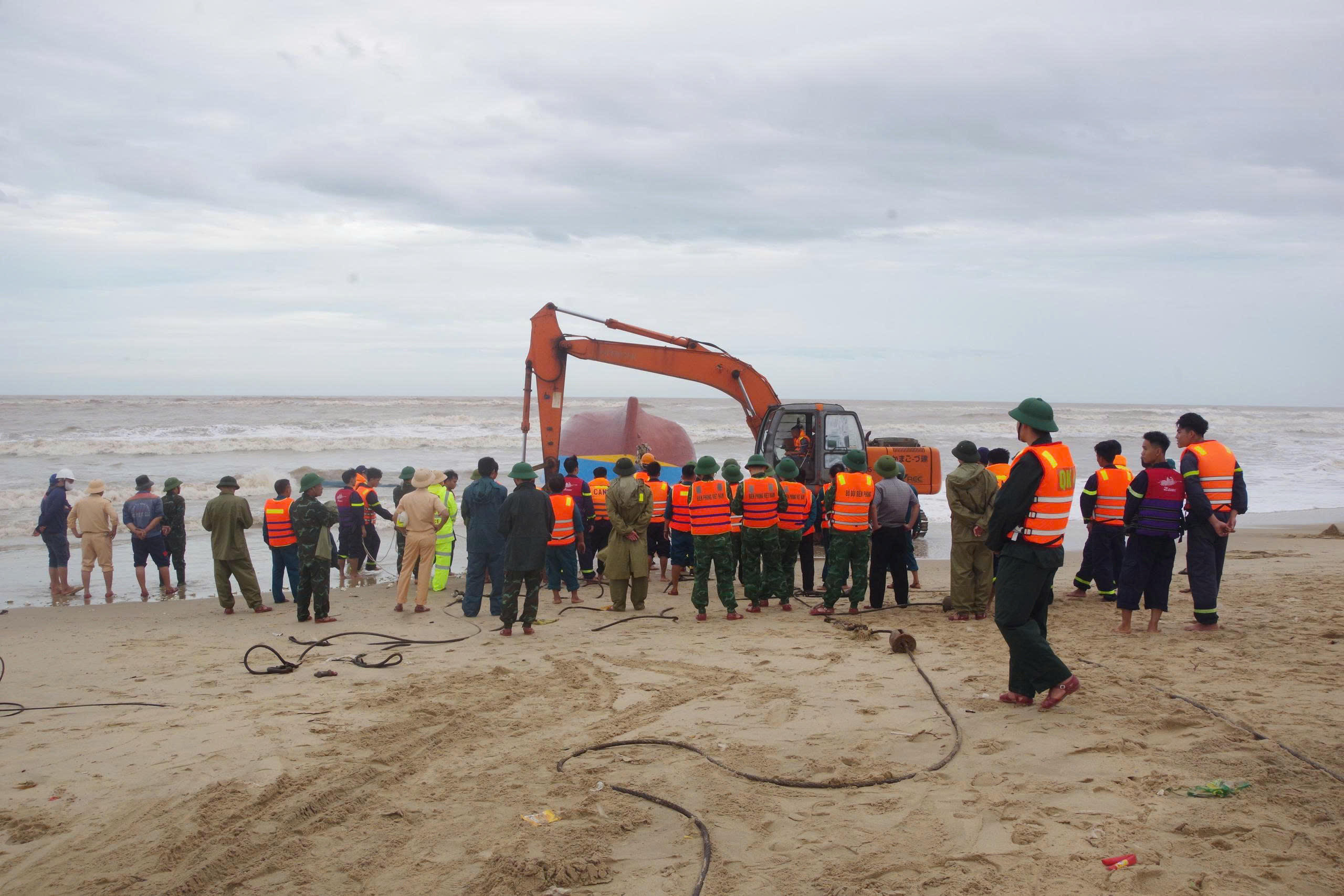 Hai tàu cá đứt neo bị bão cuốn trôi: Danh tính 9 thuyền viên chết và mất tích