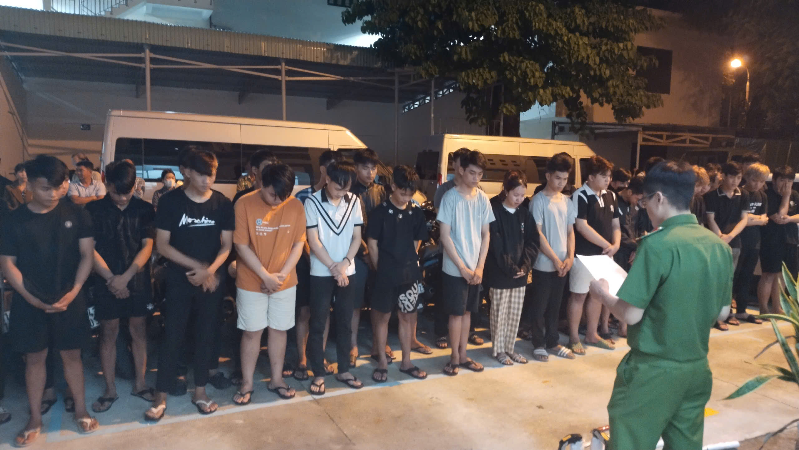 Bắt giam 34 'quái xế' xách hàng nóng, chạy xe lạng lách, nẹt pô ở Đà Nẵng