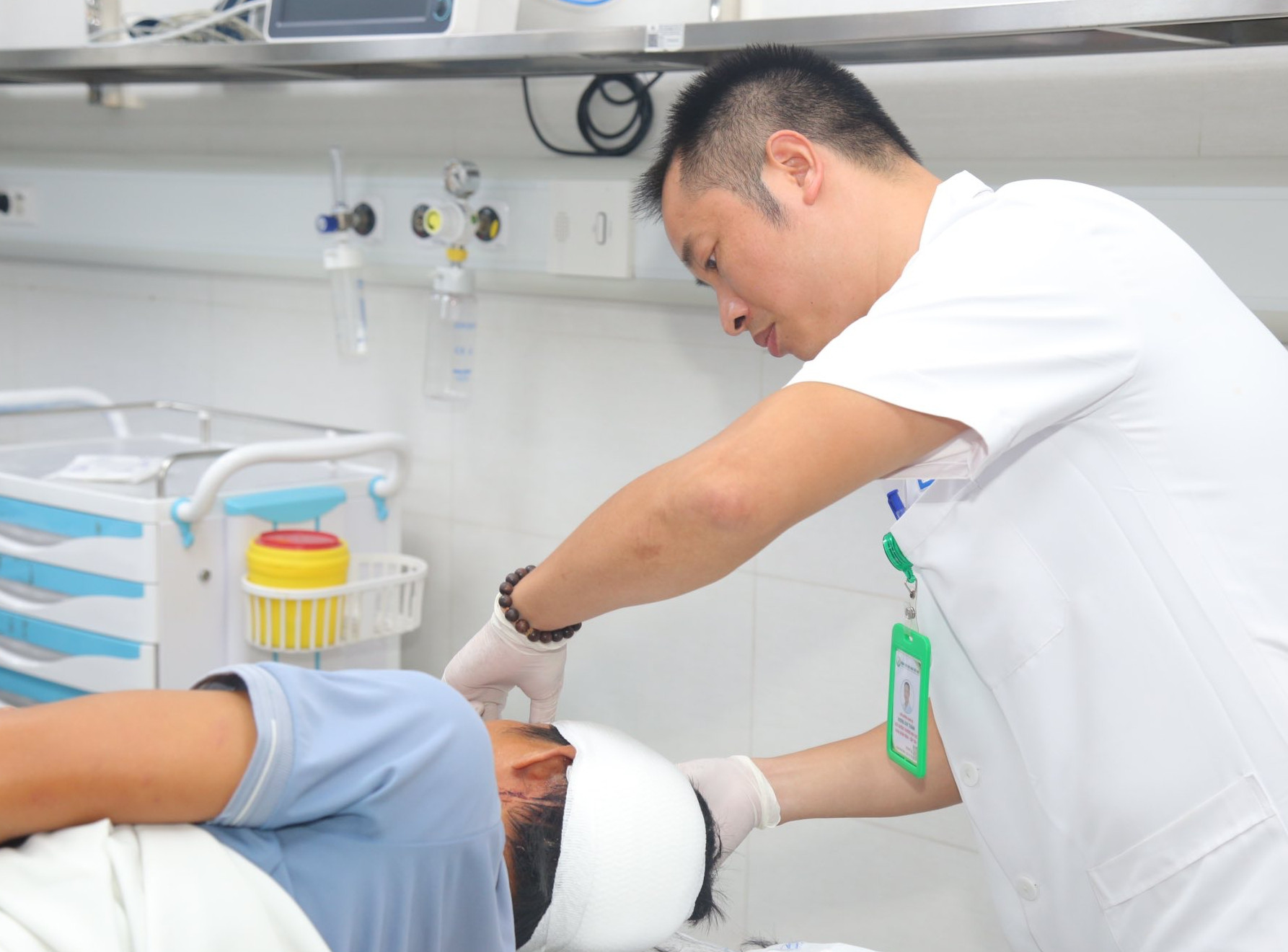 Ngập lụt sâu, nhiều bệnh viện khuyến cáo bệnh nhân hoãn khám để đảm bảo an toàn