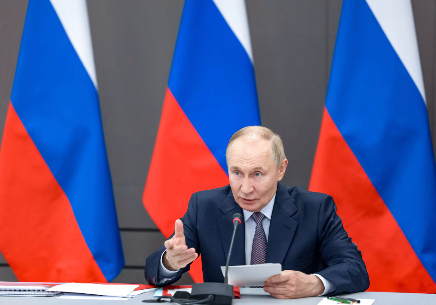 Tổng thống Putin 'phản pháo' khi ông Trump gọi Nga là 'hổ giấy'