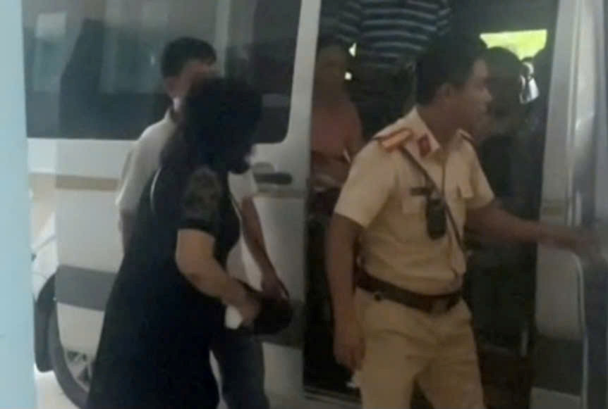 Nhận tín hiệu cầu cứu khẩn cấp, CSGT Đắk Lắk hỗ trợ đưa người đột quỵ đi cấp cứu