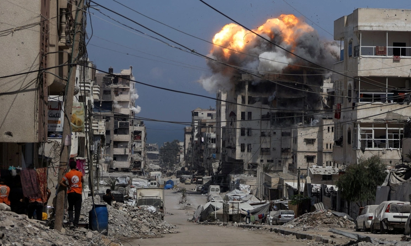 Ông Trump kêu gọi ngừng ném bom, Israel vẫn tập kích Gaza