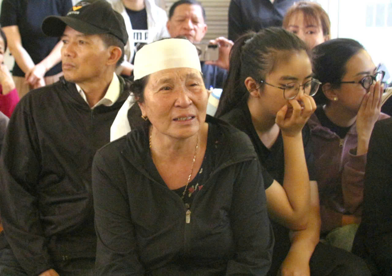 Mẹ Chủ tịch xã ở Đắk Lắk bị ô tô tông chết nghẹn ngào trong tang lễ con trai 