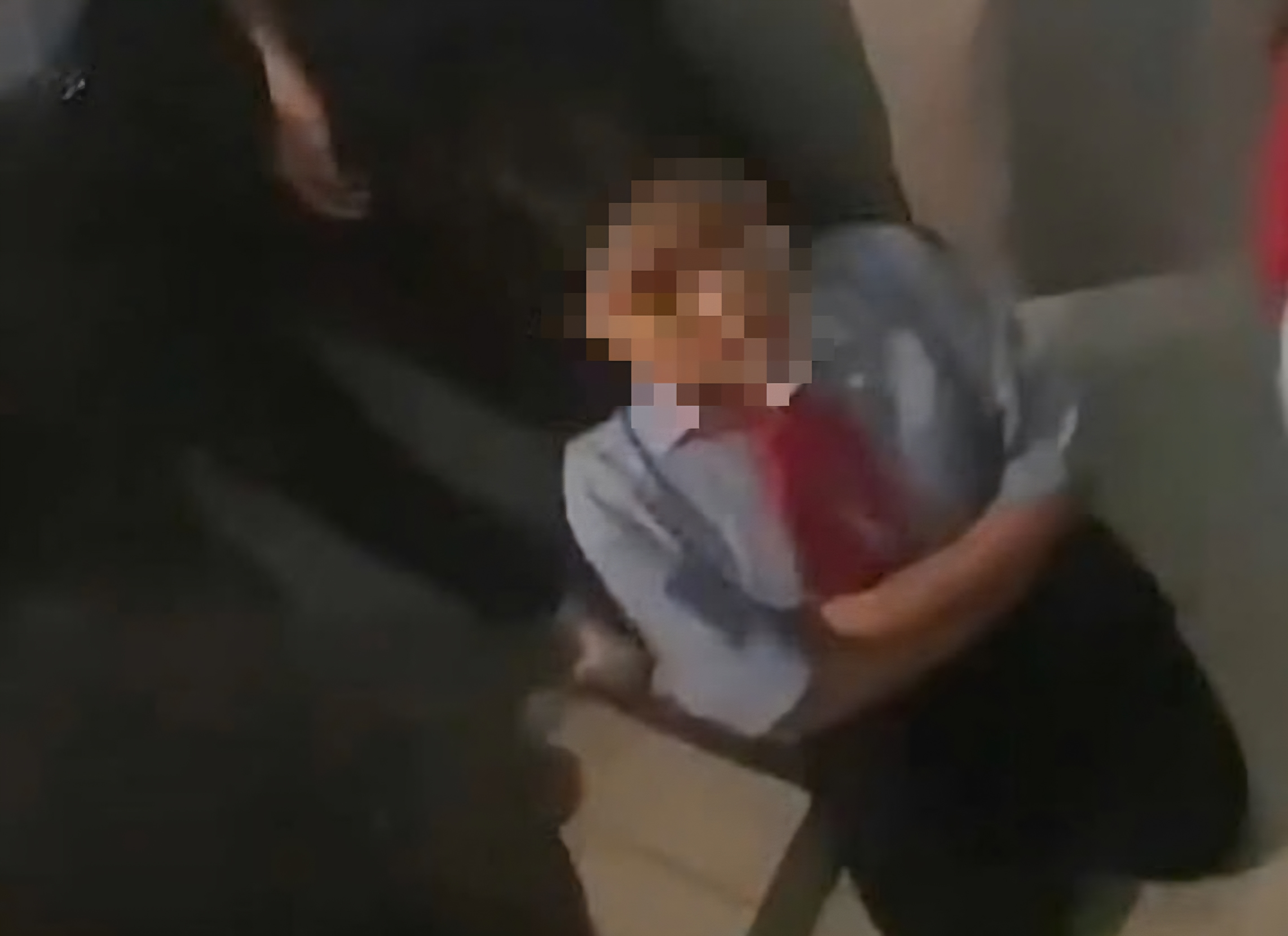 Làm rõ clip nữ sinh ở Huế đánh bạn trước sự cổ vũ của nhiều người