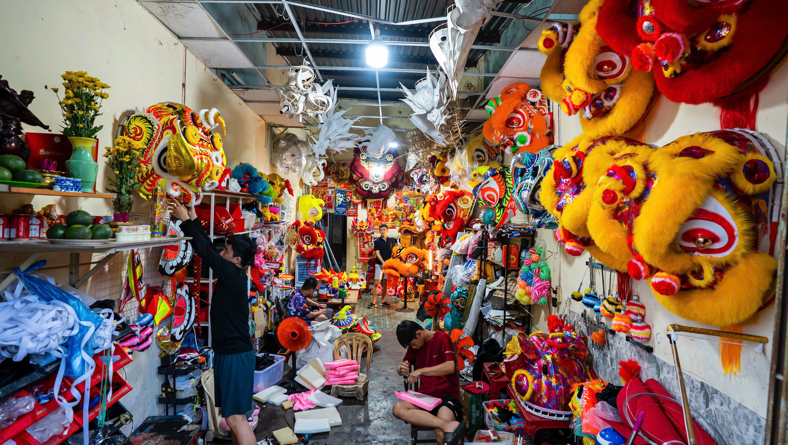 Hành trình miệt mài, tỉ mỉ làm đầu lân - sư - rồng truyền thống tại Gia Lai