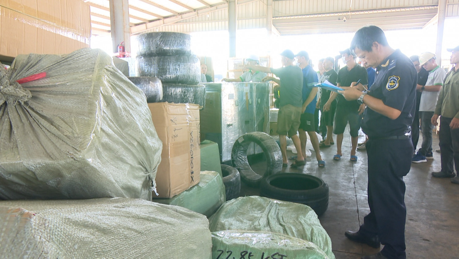 Phá đường dây buôn lậu gây thiệt hại trăm tỷ đồng ở vùng biên Móng Cái