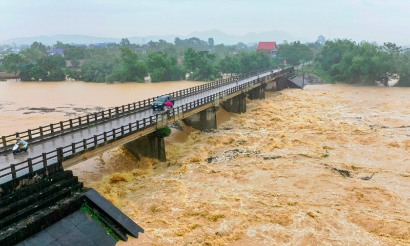 Lũ sông Cầu vượt đỉnh lịch sử, Thủ tướng yêu cầu triển khai biện pháp cấp bách