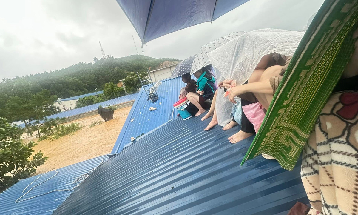 Lũ dâng cao 'không kịp trở tay', người dân Thái Nguyên lên mạng cầu cứu