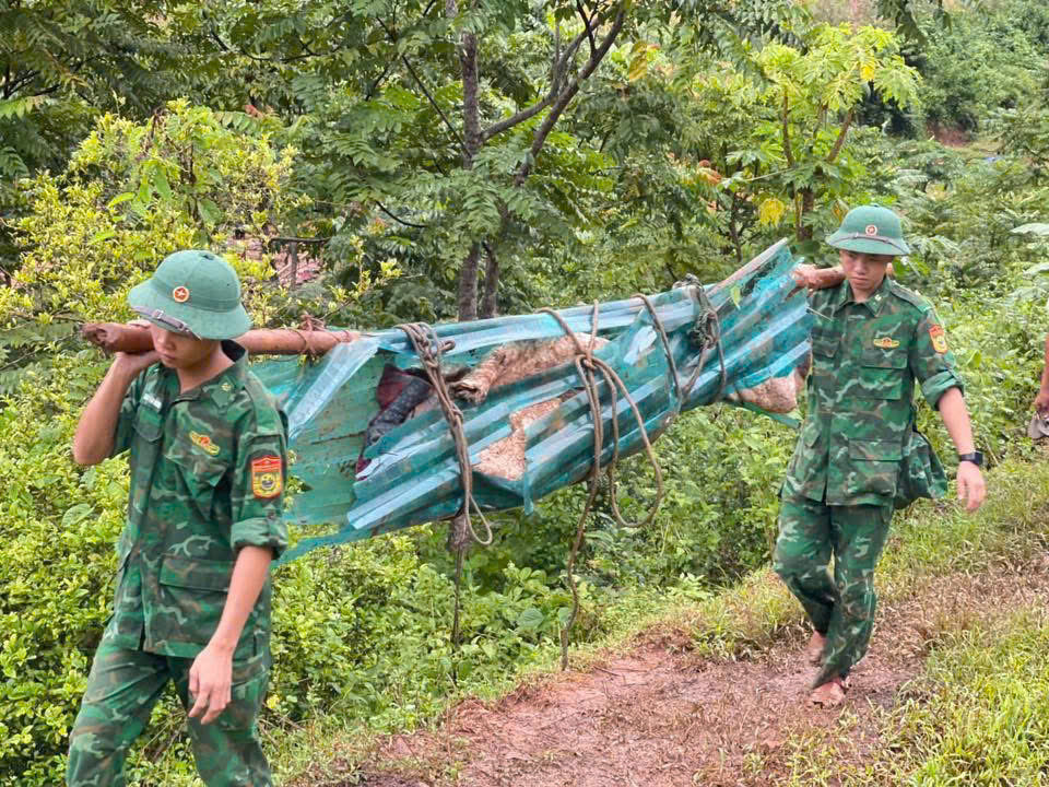 Lở đất vùi lấp lán trại trong đêm, 2 vợ chồng ở Thanh Hoá tử nạn