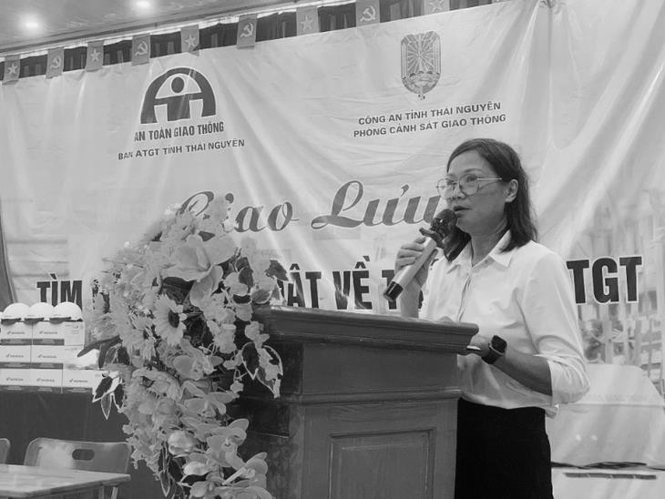 Nữ hiệu trưởng bị lũ cuốn, 2 con kẹt giữa vùng lũ chưa thể về chịu tang