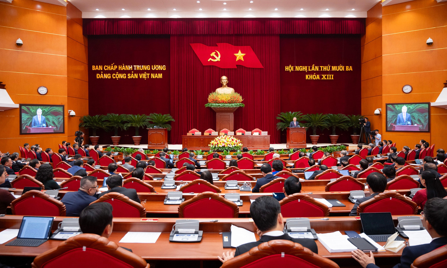 Nội dung ngày làm việc cuối cùng của Hội nghị Trung ương 13