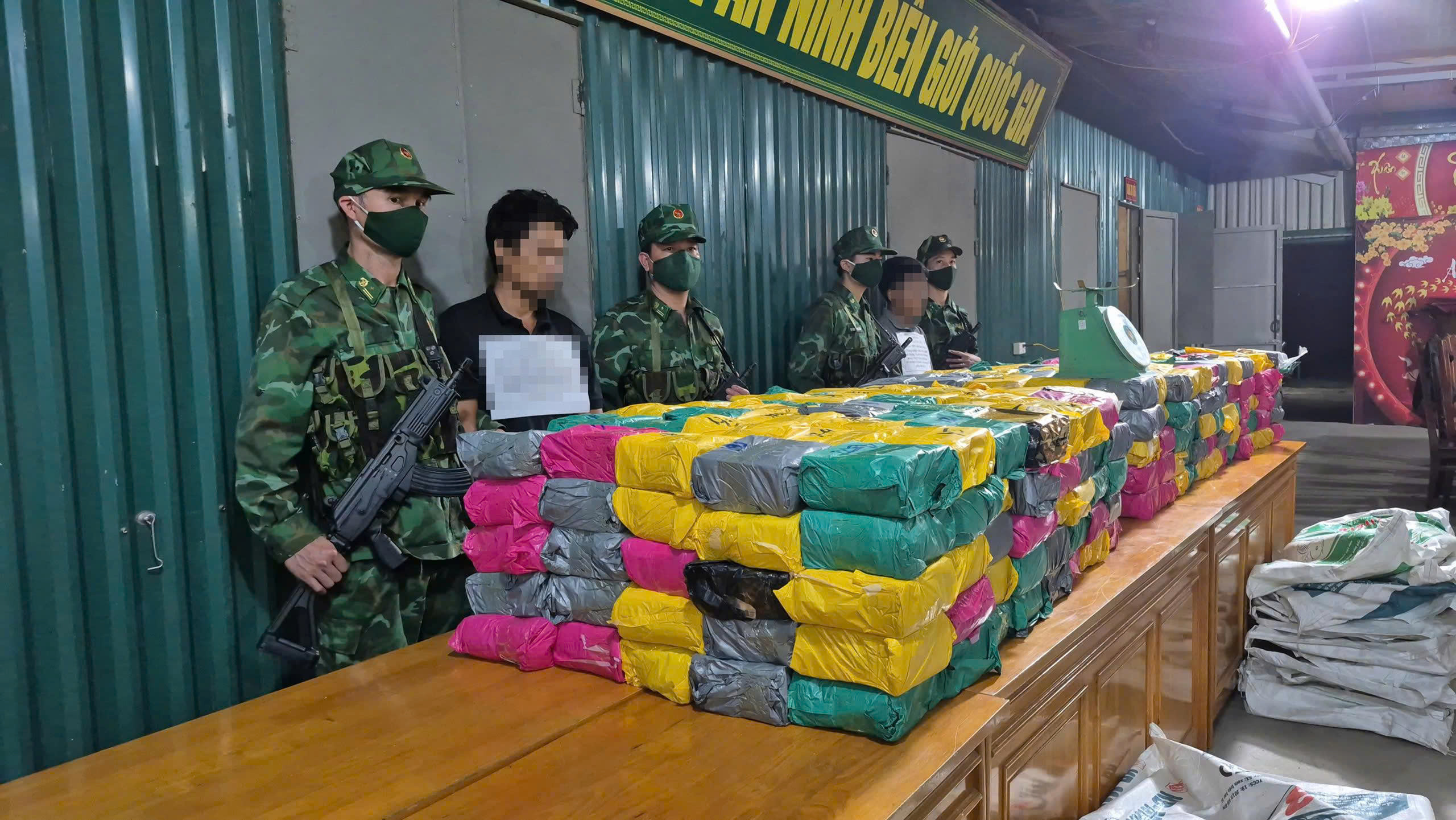 Vây bắt 2 xe đầu kéo chở nửa tấn ma tuý vào Việt Nam: Thông tin mới nhất