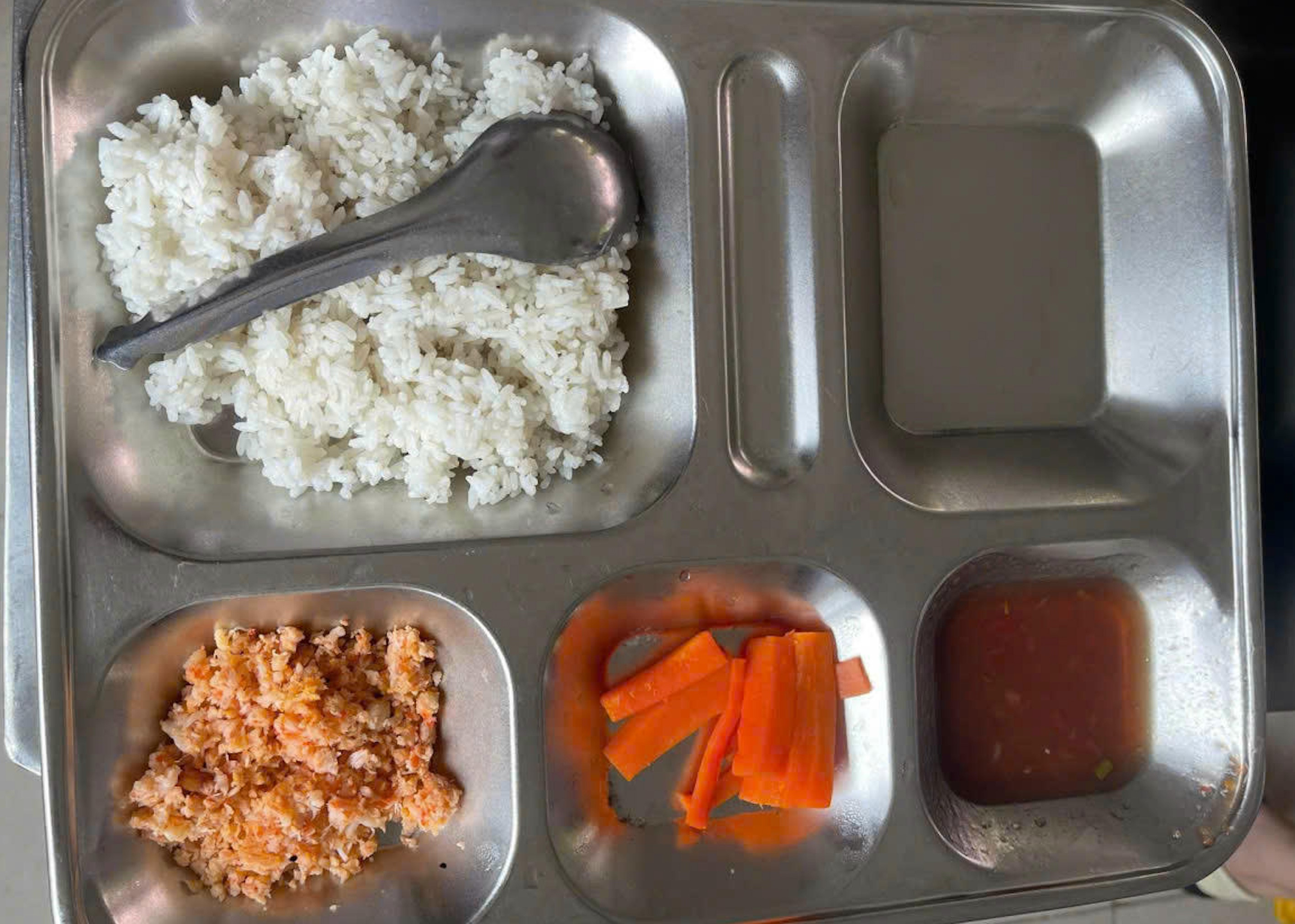 Suất cơm bán trú 'lèo tèo' gây xôn xao: Lãnh đạo trường tiểu học ở Huế lên tiếng