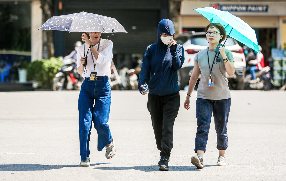 Dự báo thời tiết ngày 11/10: Miền Bắc nắng mạnh trước khi mưa lớn