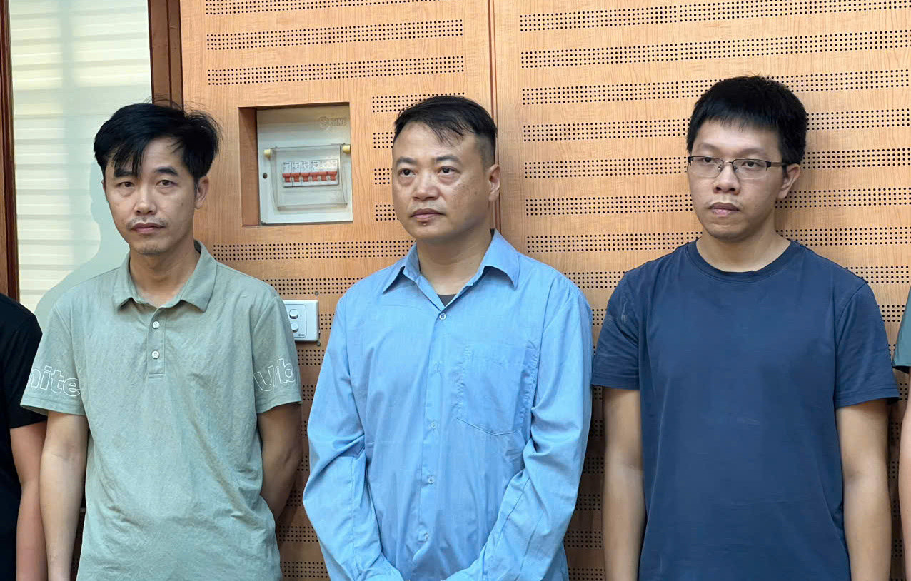 Danh tính 9 người bị khởi tố cùng Shark Bình