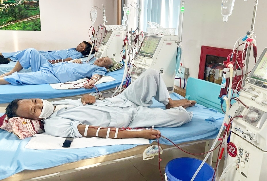 Vượt lũ dữ đi chữa bệnh ở Thái Nguyên