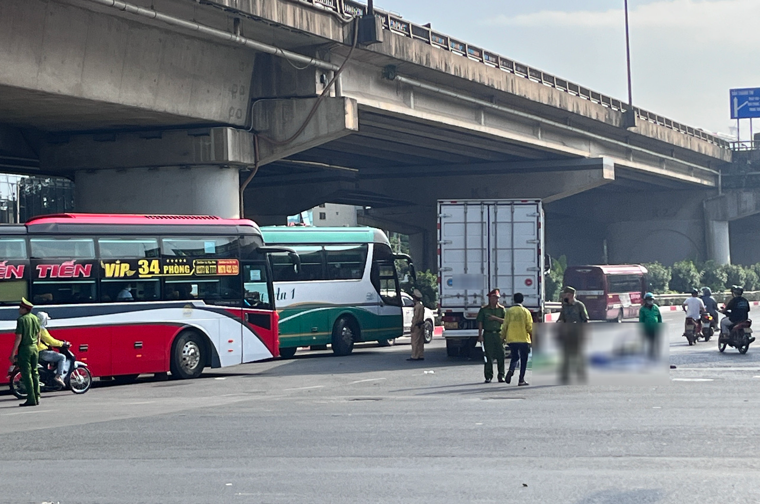 Va chạm với xe tải, nữ sinh lớp 9 tử vong trên đường đến trường