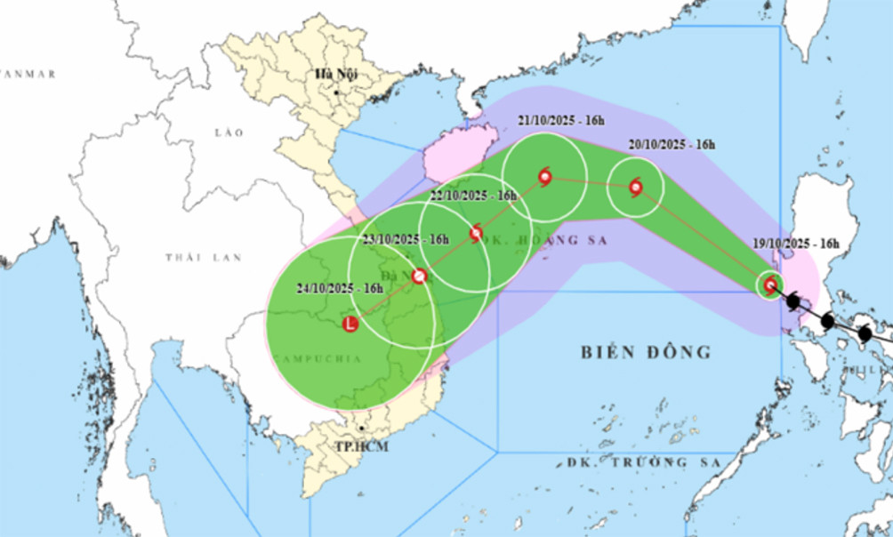 Bão Fengshen giật cấp 11 đi vào Biển Đông, còn tiếp tục mạnh thêm