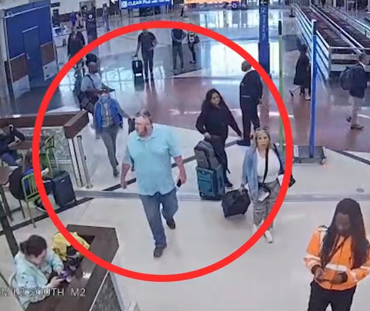 Cảnh sát Mỹ bắt người mang súng trường AR-15, ngăn chặn xả súng tại sân bay 