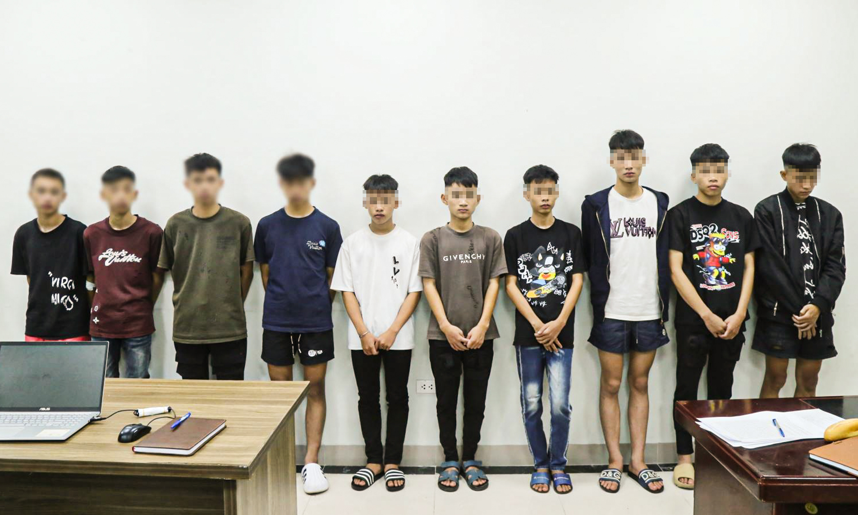 Tạm giữ 20 thanh thiếu niên mang hung khí, đua xe náo loạn trung tâm Bắc Ninh