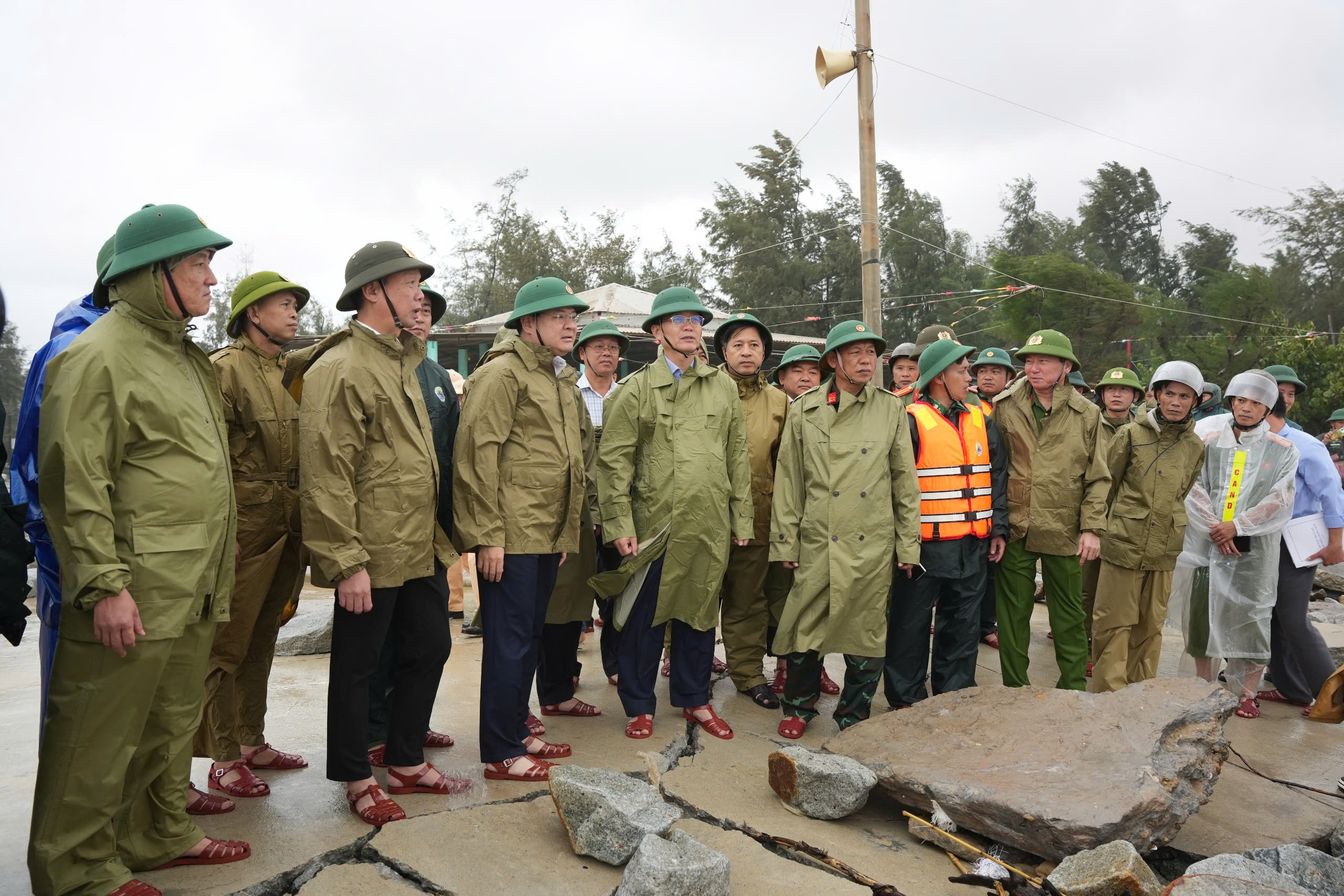 Huế dốc toàn lực ứng phó bão số 12, nhiều khách sạn miễn phí cho dân tránh trú