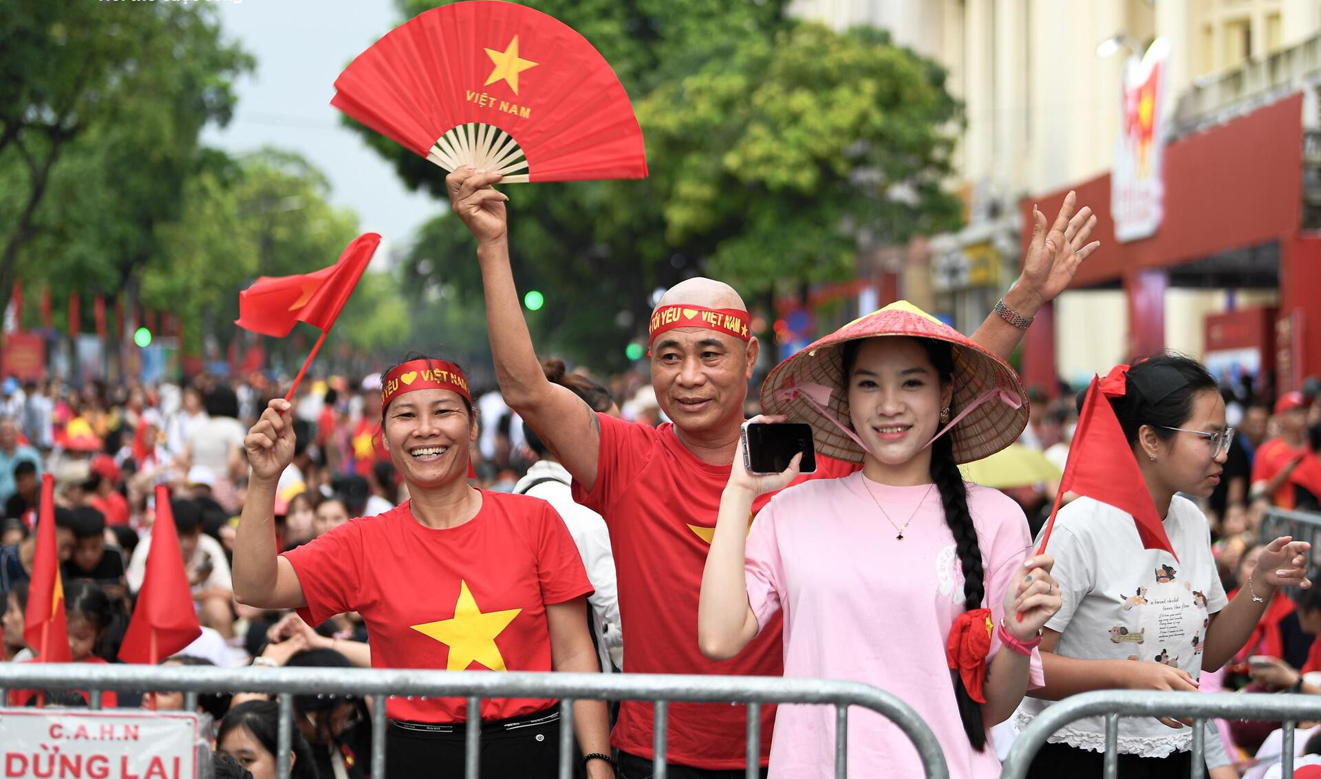 Ấn tượng với yếu tố hạnh phúc trong dự thảo Văn kiện Đại hội Đảng XIV