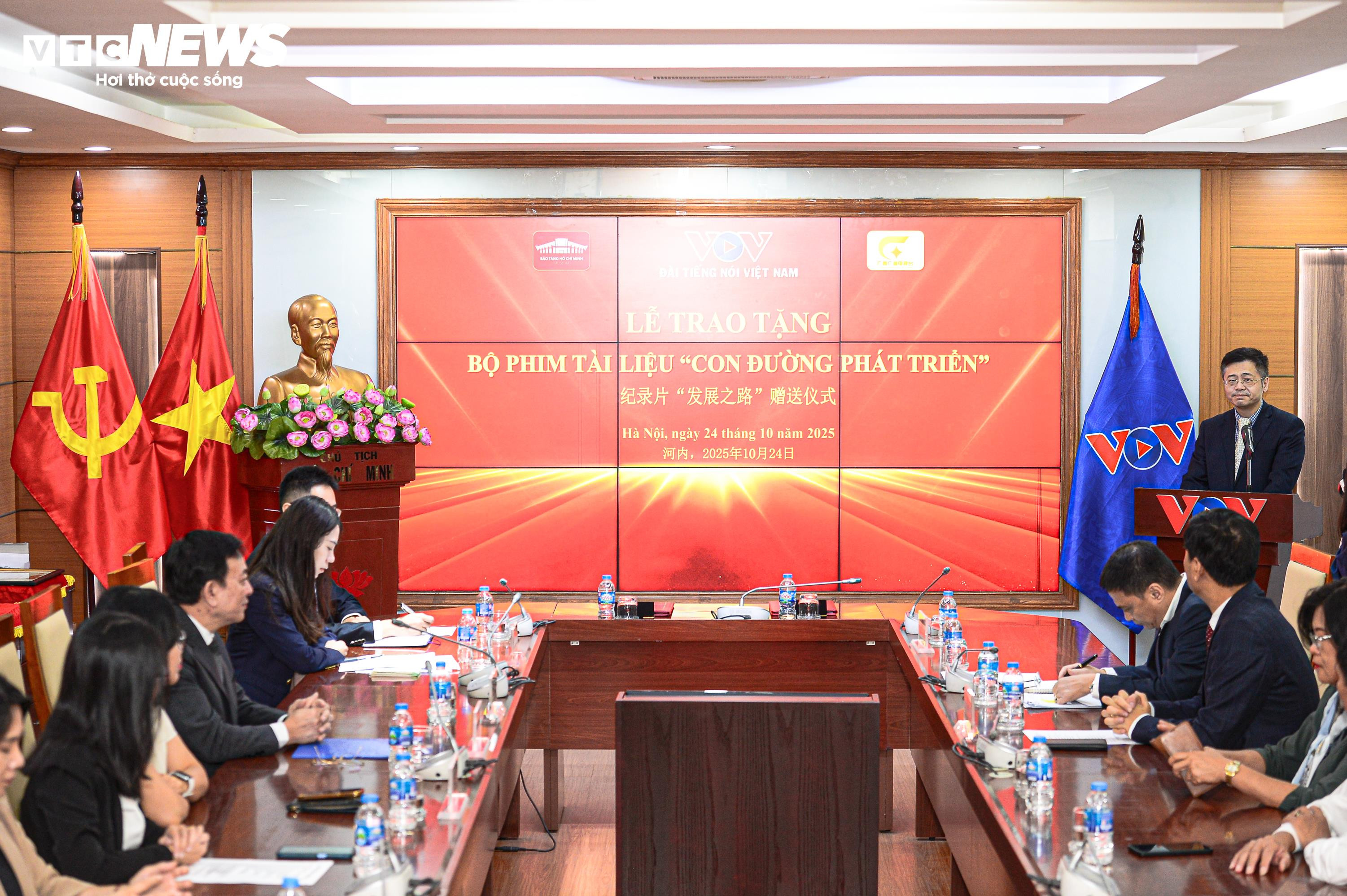 Quang cảnh buổi lễ. (Ảnh: Viên Minh)