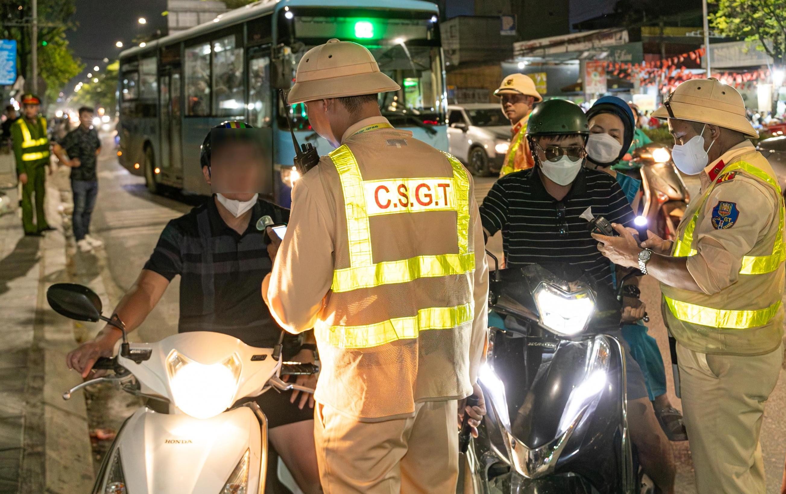 Hơn 2.000 tài xế vi phạm nồng độ cồn bị xử lý trong tối 24/10