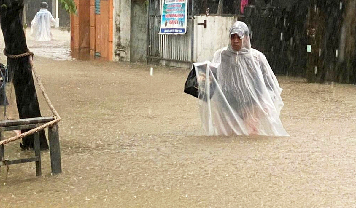 Dự báo thời tiết 27/10: Miền Trung mưa xối xả, nguy cơ cao lũ quét và sạt lở