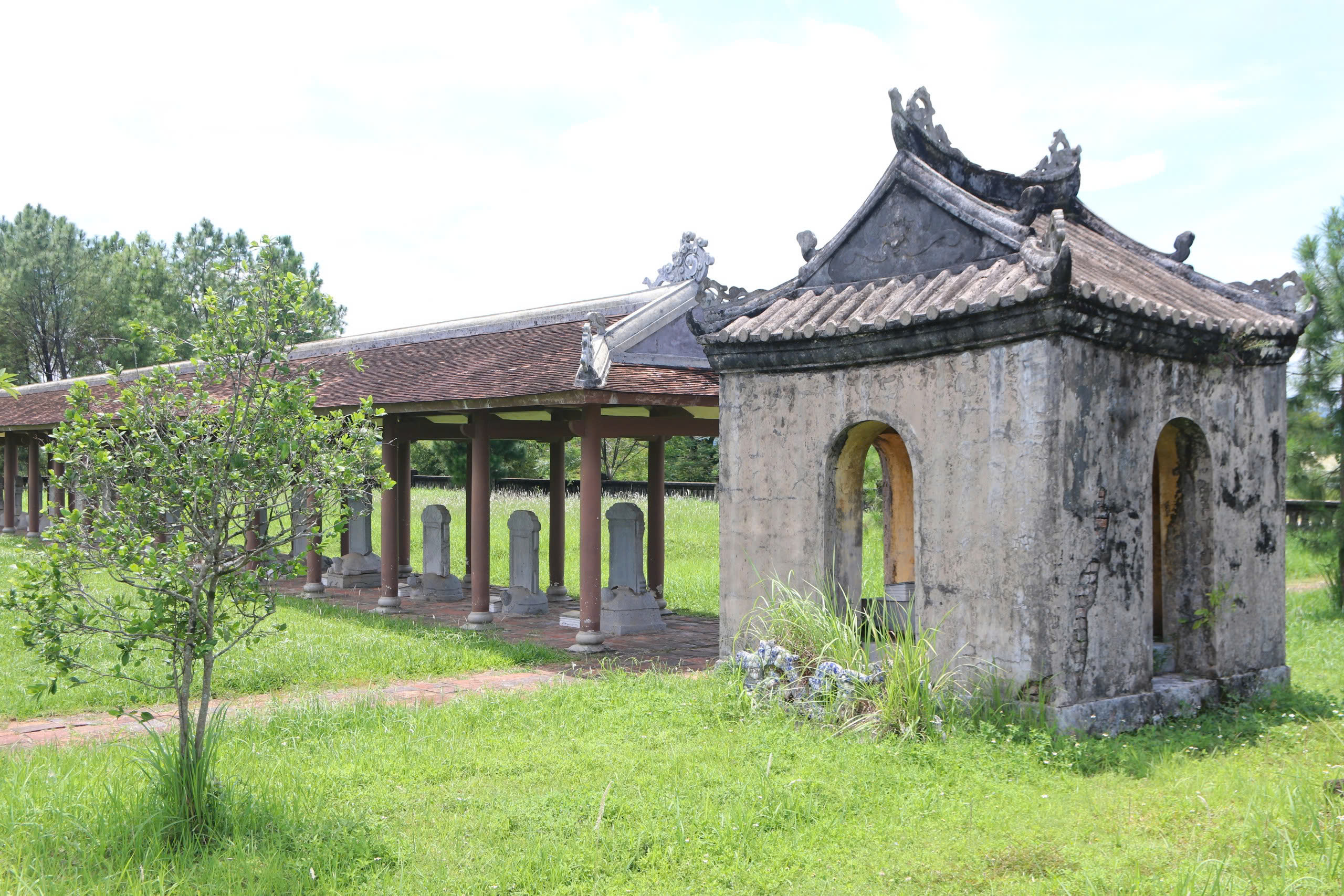 Hoang lạnh Văn Thánh Miếu triều Nguyễn sau khi lỡ hẹn trùng tu