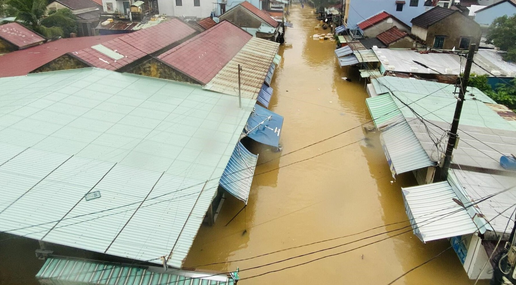 Thủ tướng chỉ đạo ứng phó khẩn cấp, khắc phục hậu quả mưa lũ khu vực Trung Bộ