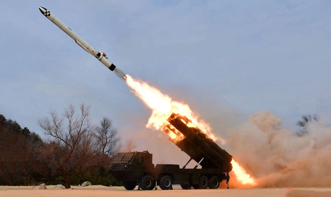 Triều Tiên phóng tên lửa hành trình trước chuyến thăm Hàn Quốc của ông Trump