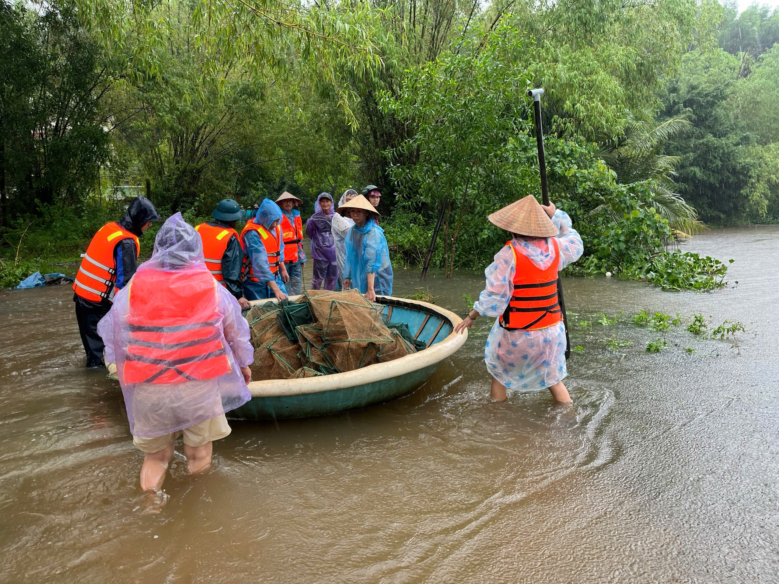 Chèo thúng đi thả lưới, người phụ nữ ở Quảng Ngãi tử vong