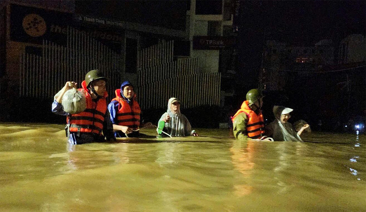 Đợt mưa rất lớn ở miền Trung kéo dài đến khi nào?