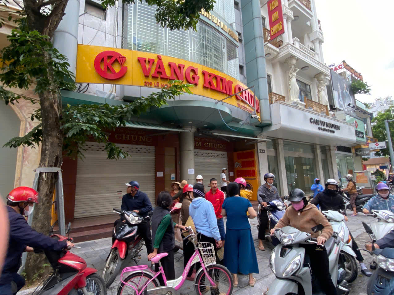 Nhiều tiệm vàng lớn ở Thanh Hóa bất ngờ đóng cửa 