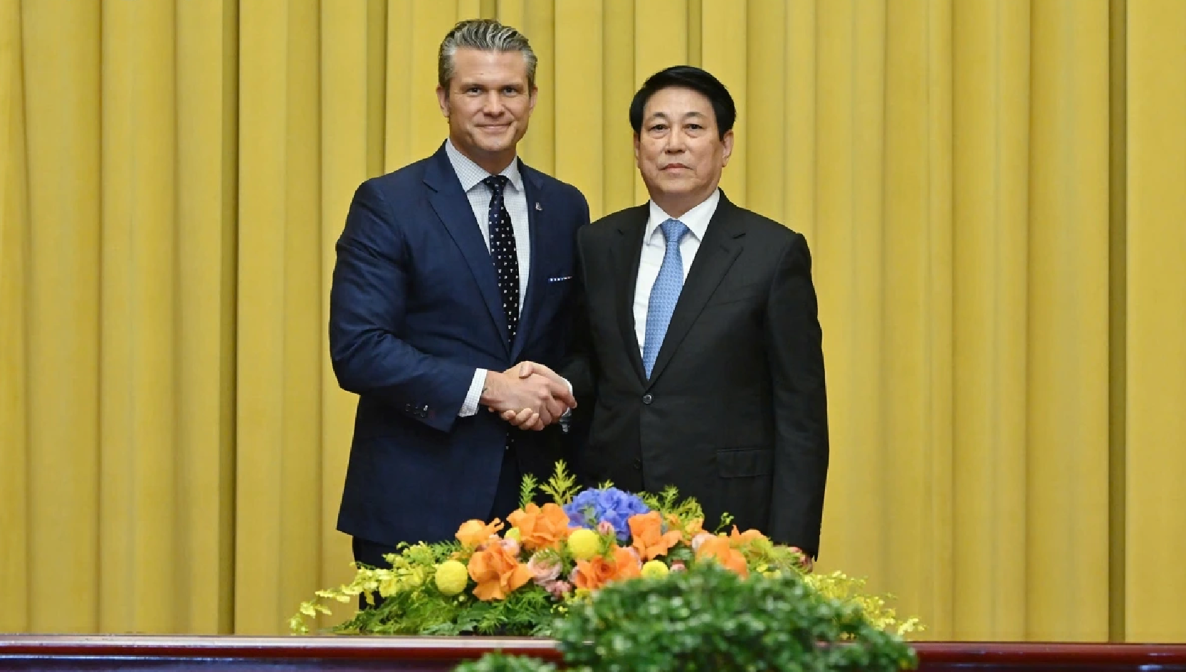 Chủ tịch nước Lương Cường tiếp Bộ trưởng Bộ Chiến tranh Mỹ Pete Hegseth 