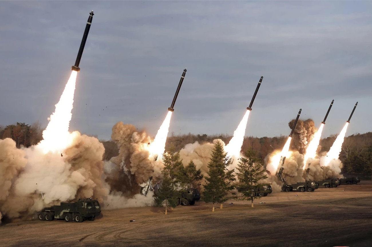 Triều Tiên phóng pháo phản lực khi Bộ trưởng Mỹ thị sát biên giới