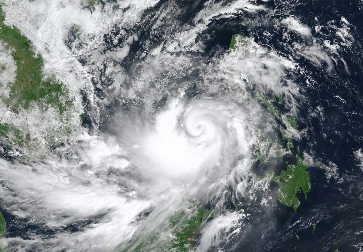 Bão số 13 tăng cấp, cảnh báo rủi ro thiên tai rất lớn