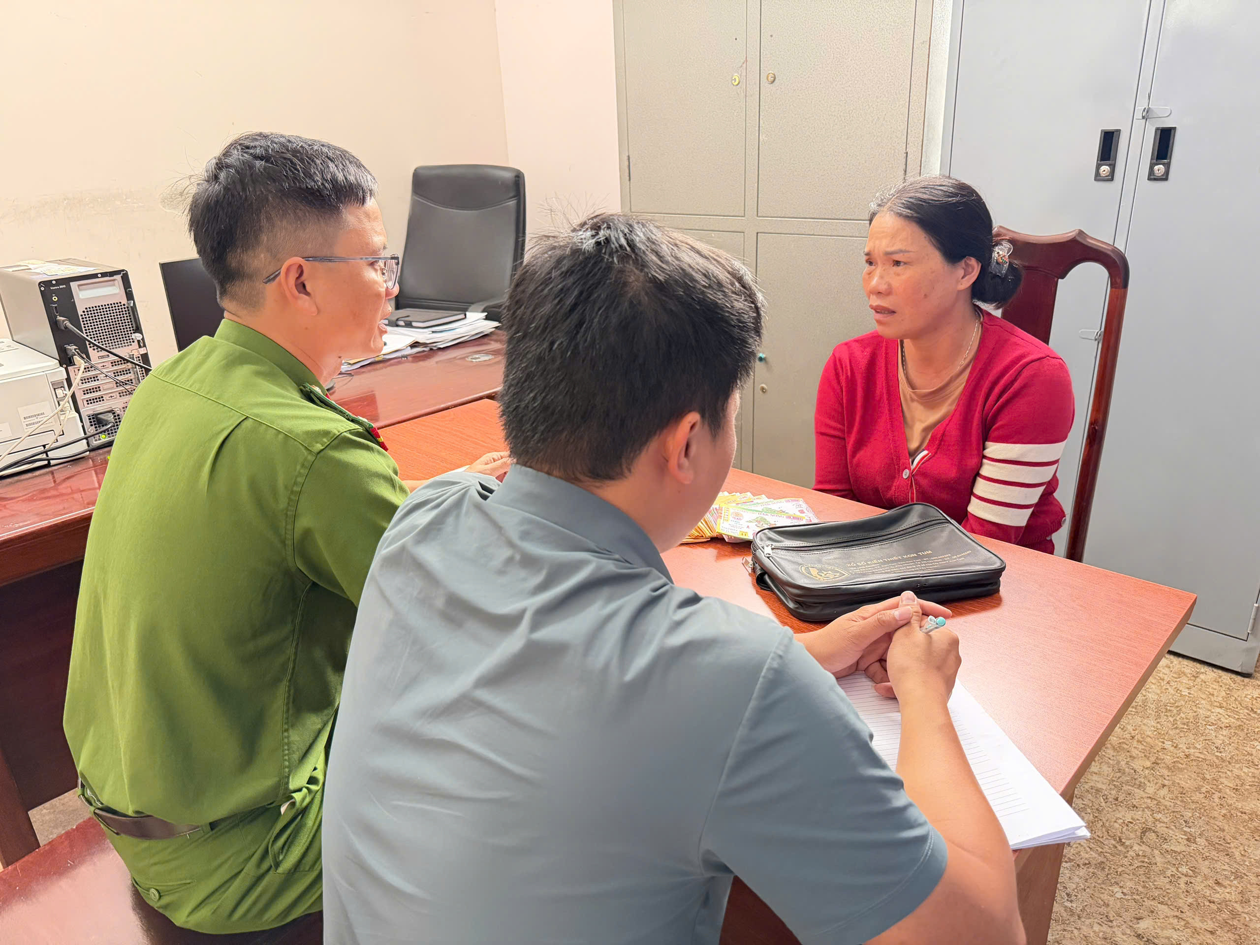 Bắt người phụ nữ cướp giật túi vé số của cụ ông 79 tuổi ở Đắk Lắk